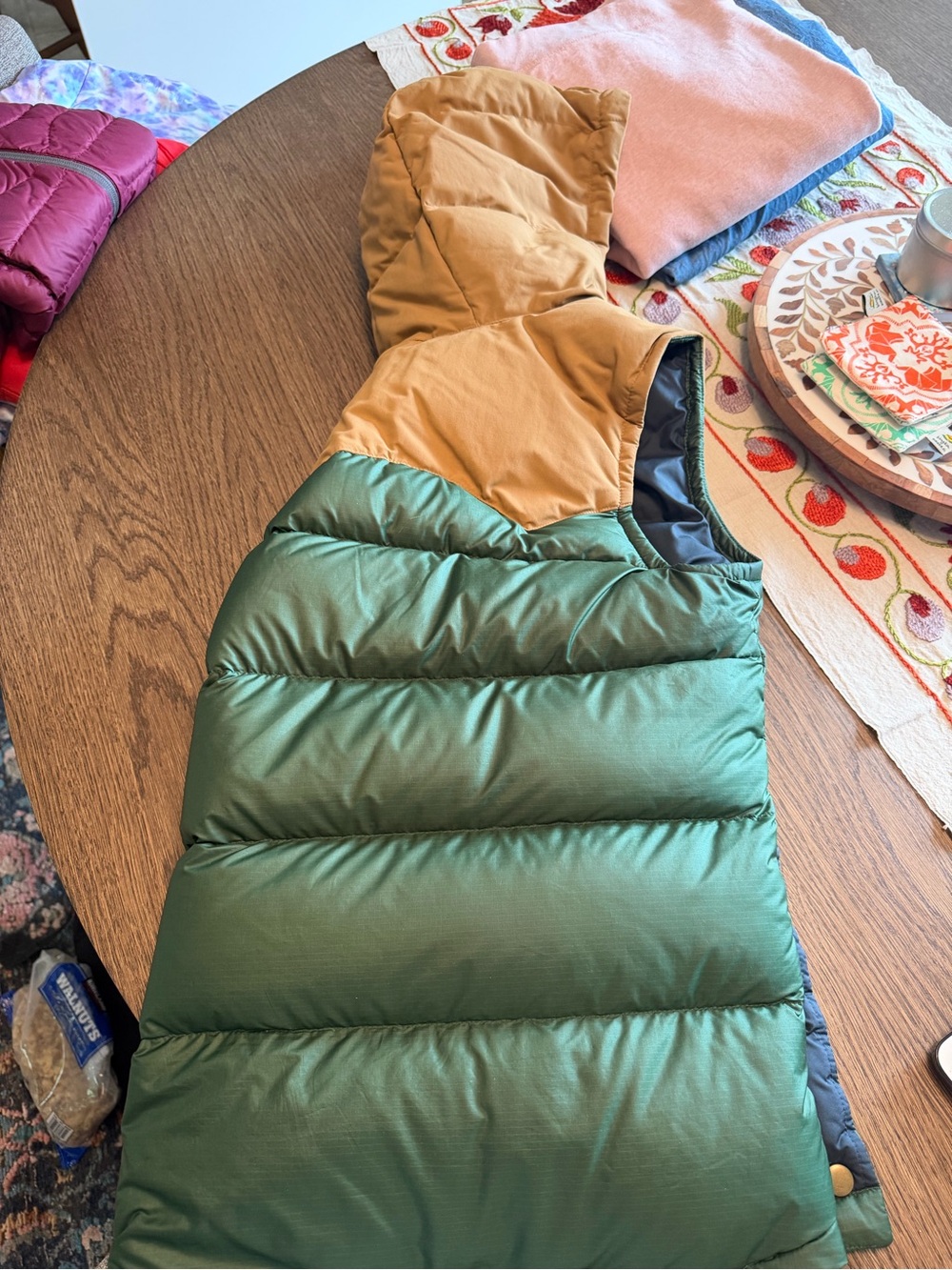 Patagonia Women’s Hooded Bivy Hoooded Down Vest - Green/Tan - Picture 6 of 6